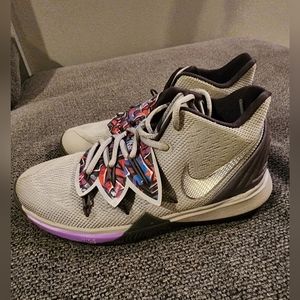 Nike Kyrie 5 BG Graffiti size 4